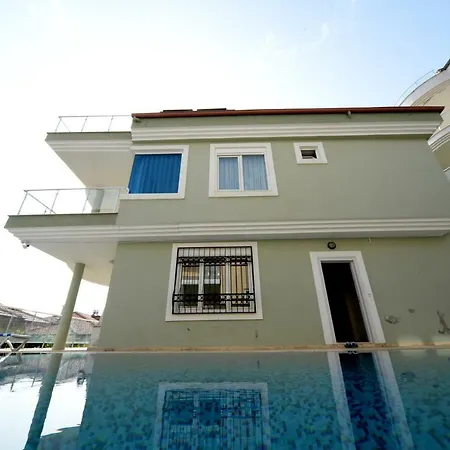 Lux Mustakil 3 * Alanya